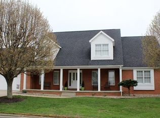 206 Plantation Dr, Mineral Wells, WV 26150