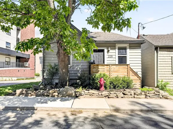 225 Charlton Ave E, Hamilton, ON L8N 1Z2