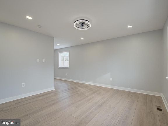 4th image of 208 Parkholme Cir