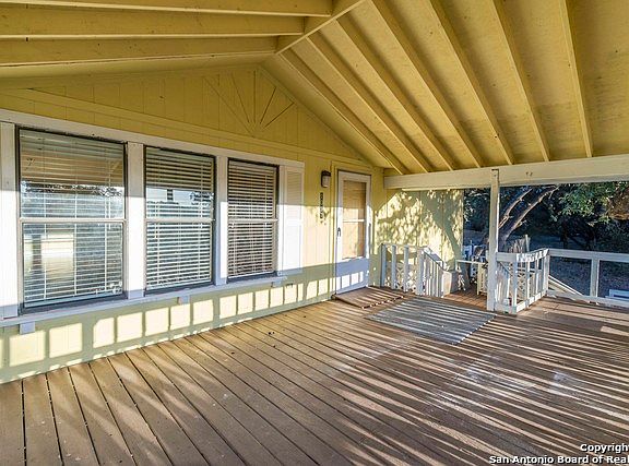 5th image of 1057 Willow Dr