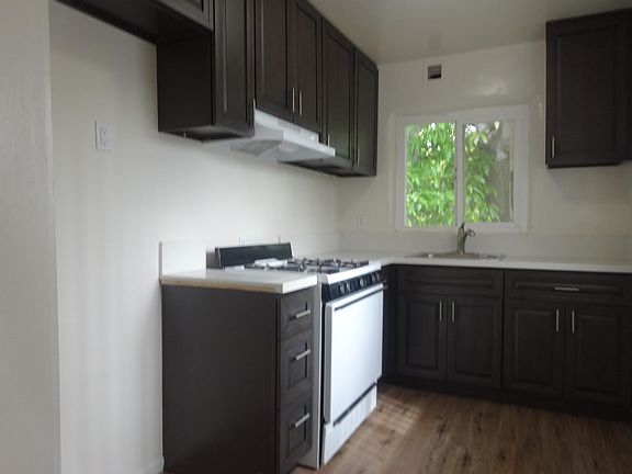 4th image of 321 N 8th St #J