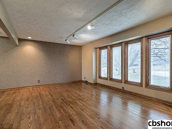 3rd image of 1041 N 145th Cir