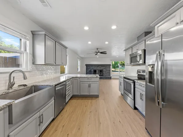 1415 E Main St, Medford, OR 97504