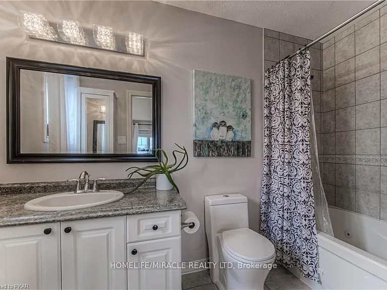 77 Laughland Ln #UPPER — Photo 15