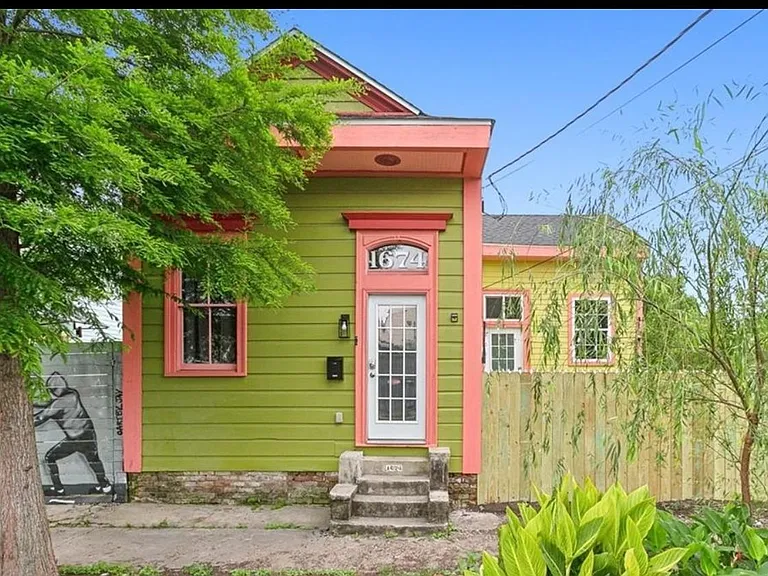 1674 N Robertson St — Photo 21