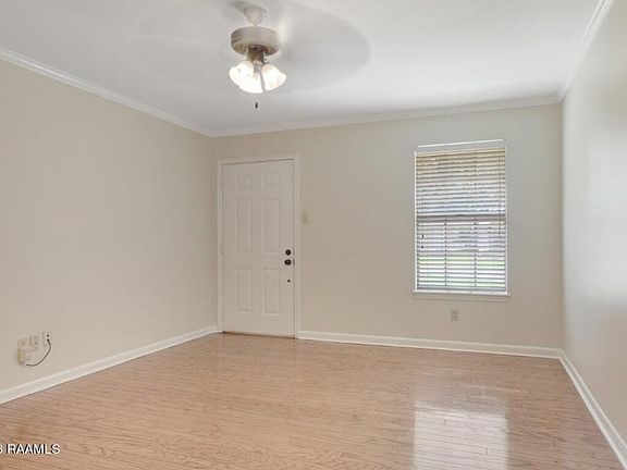4th image of 212 Woodvale Ave