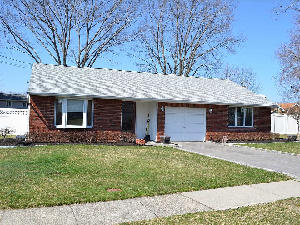 1st image of 5 Monterey Ln