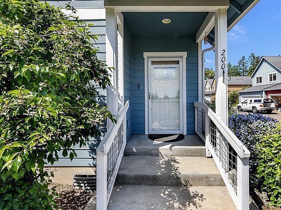 4th image of 200 NW 1st Street