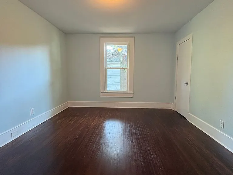 2134 Queens Hwy — Photo 18