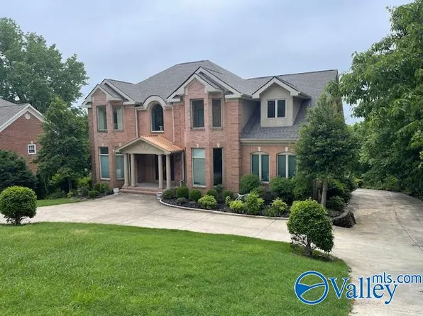 5 Saint Charles Rd SE, Huntsville, AL 35801