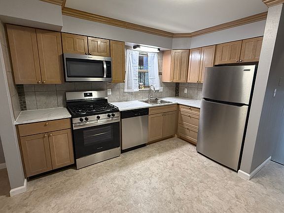 3rd image of 3 Trinity Ln