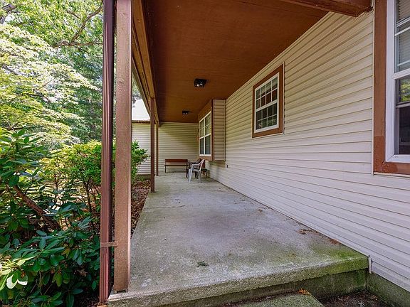 3rd image of 500 Arbor Ct