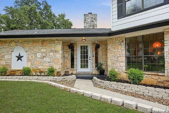 4 bed, 2.0 bath, 2343 sqft, $2,400 — Photo 4