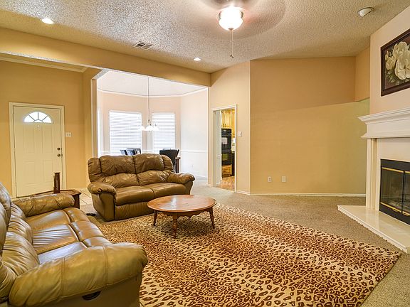 4th image of 504 Comanche Dr