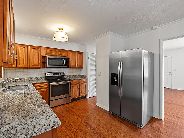 8045 Sabre Dr — Photo 25