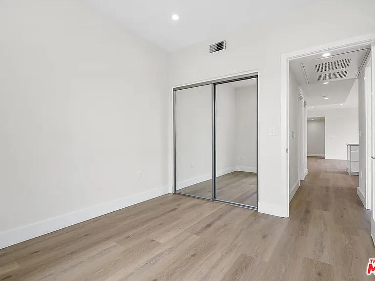 11042 La Maida St #202 — Photo 16