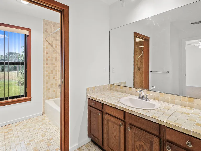 65 Pinehill Trl W #W — Photo 19
