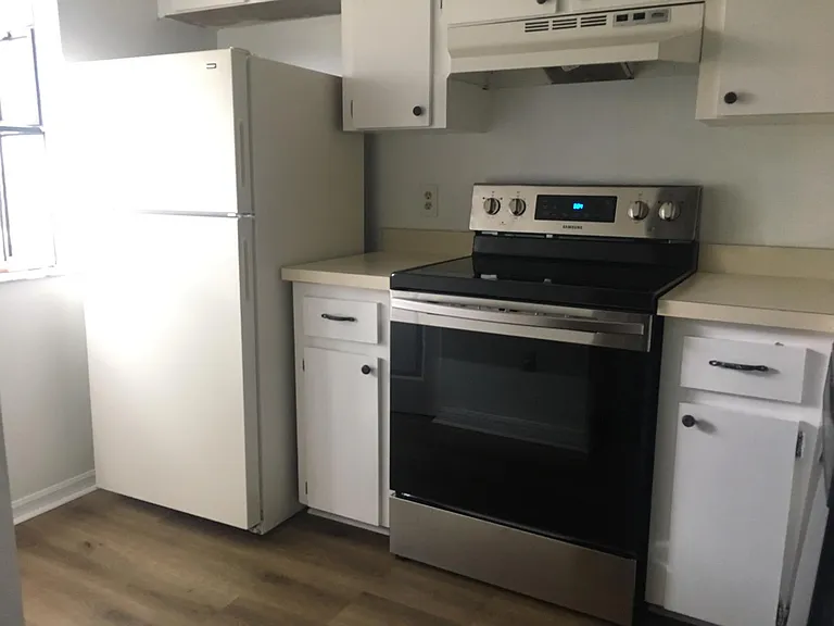 807 SW 60th Ter — Photo 6