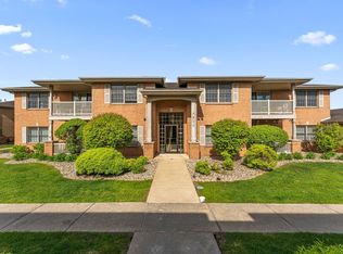 9826 Wildwood Cir UNIT 2-A, Munster, IN 46321