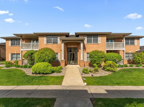 9826 Wildwood Cir Unit 2-A, Munster, IN 46321
