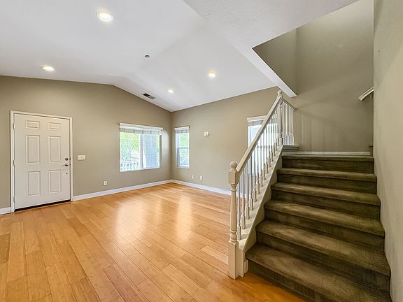 3rd image of 1631 Carriage Cir