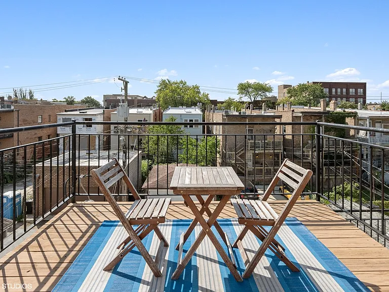 2127 W Walton St #3 — Photo 6