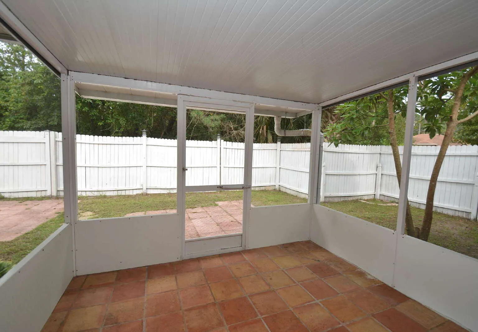 3 bed, 2.0 bath, 1357 sqft, $1,900 — Photo 4