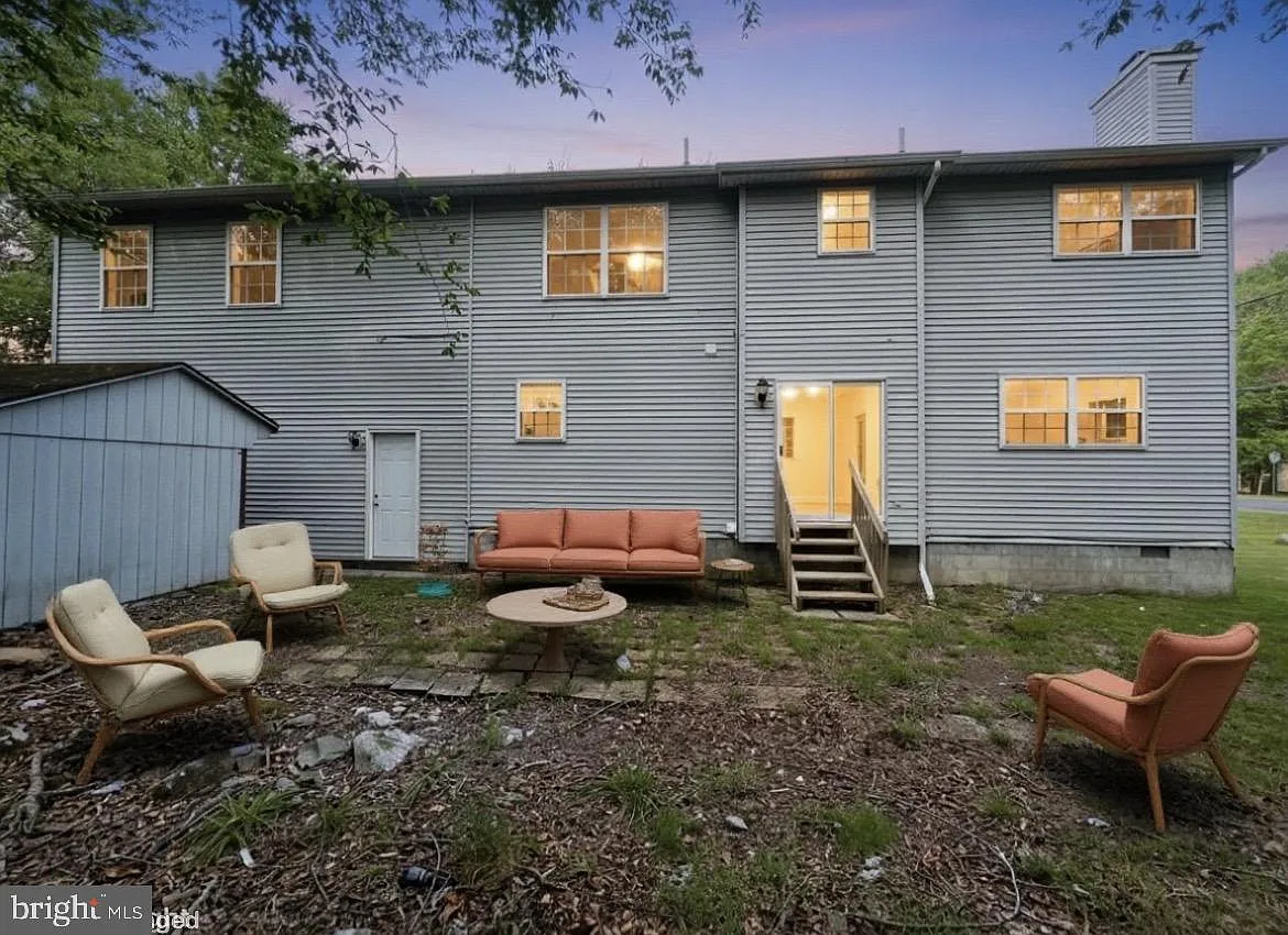 6 bed, 2328 sqft, $3,000 — Photo 3