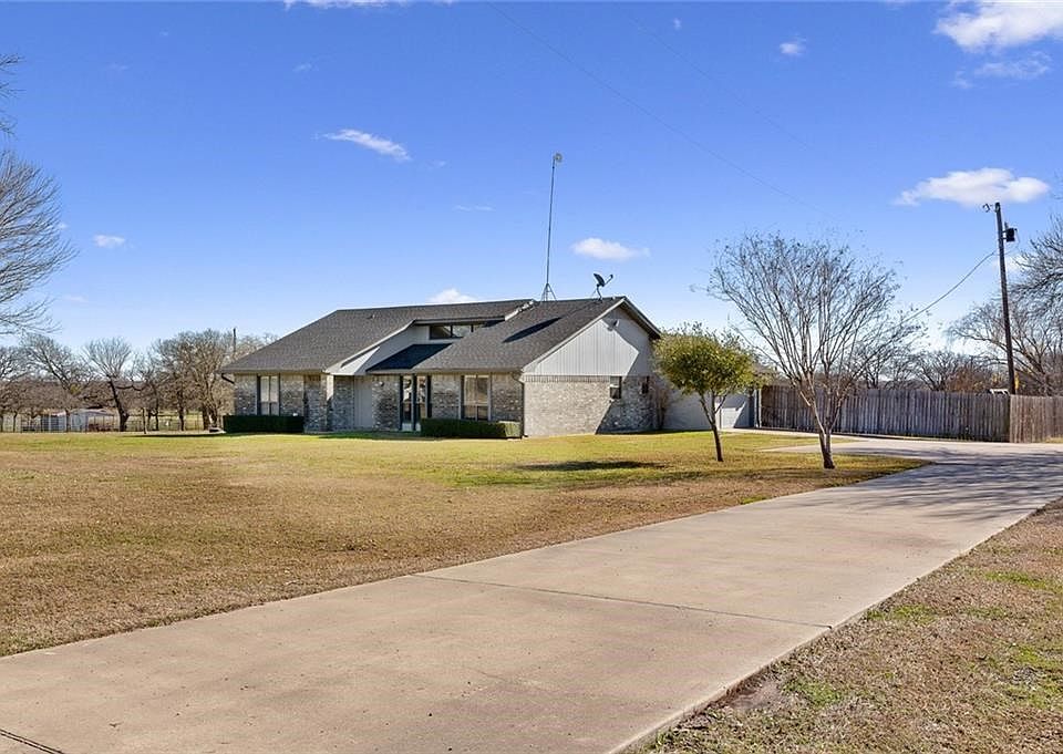 Front of Home on 5 acres with Pool, Workshop, and Barn
