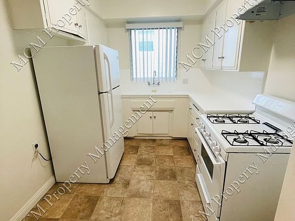 4th image of 308 S Rexford Dr #6