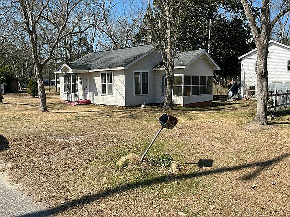 2nd image of 110 W Morris St