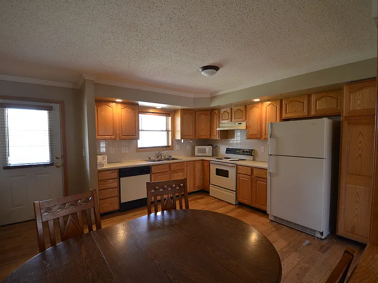 247D Kennington Place Huron Rd #247-D18 — Photo 2