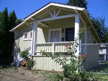 2nd image of 3211 SE Milwaukie Ave