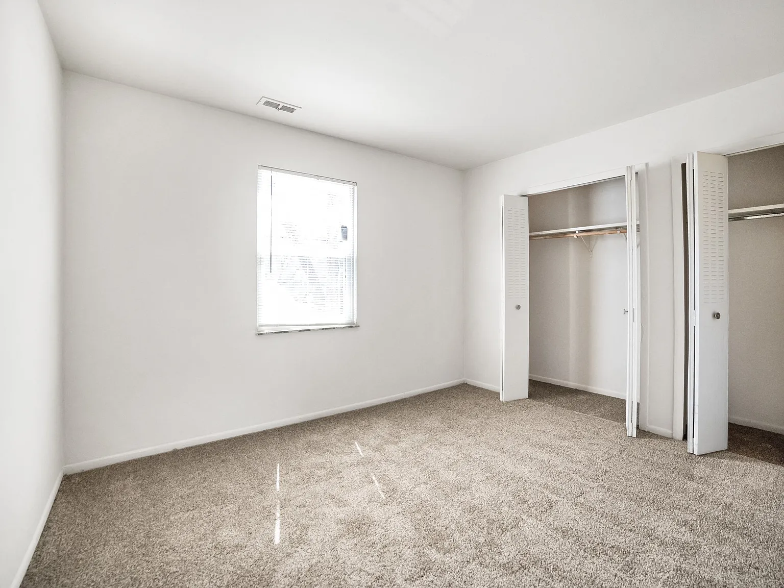 Somerset Apartments — Photo 4