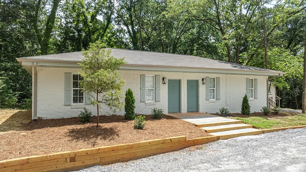 2 bed, 800 sqft, $1,389 — Photo 1