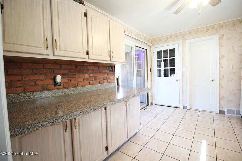 4th image of 29 Fredericks Road