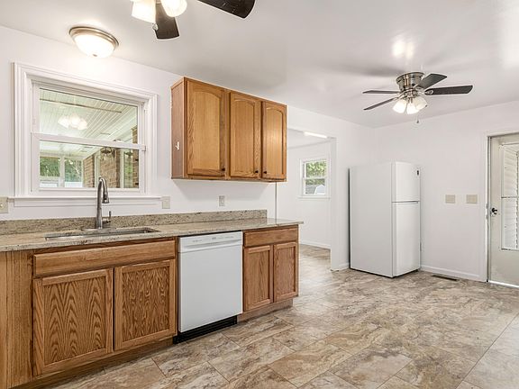 2nd image of 2201 Pinehurst Ave