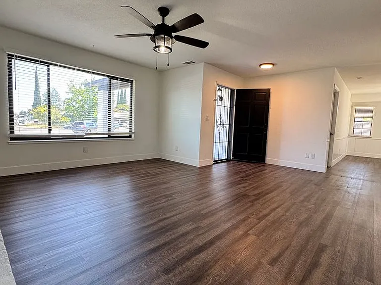 1605 Sutter Ln — Photo 7