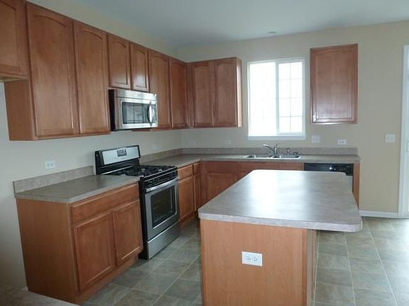 3rd image of 903 Marion Dr