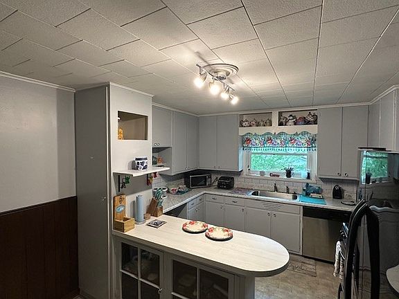 5th image of 200 Cherry Ln