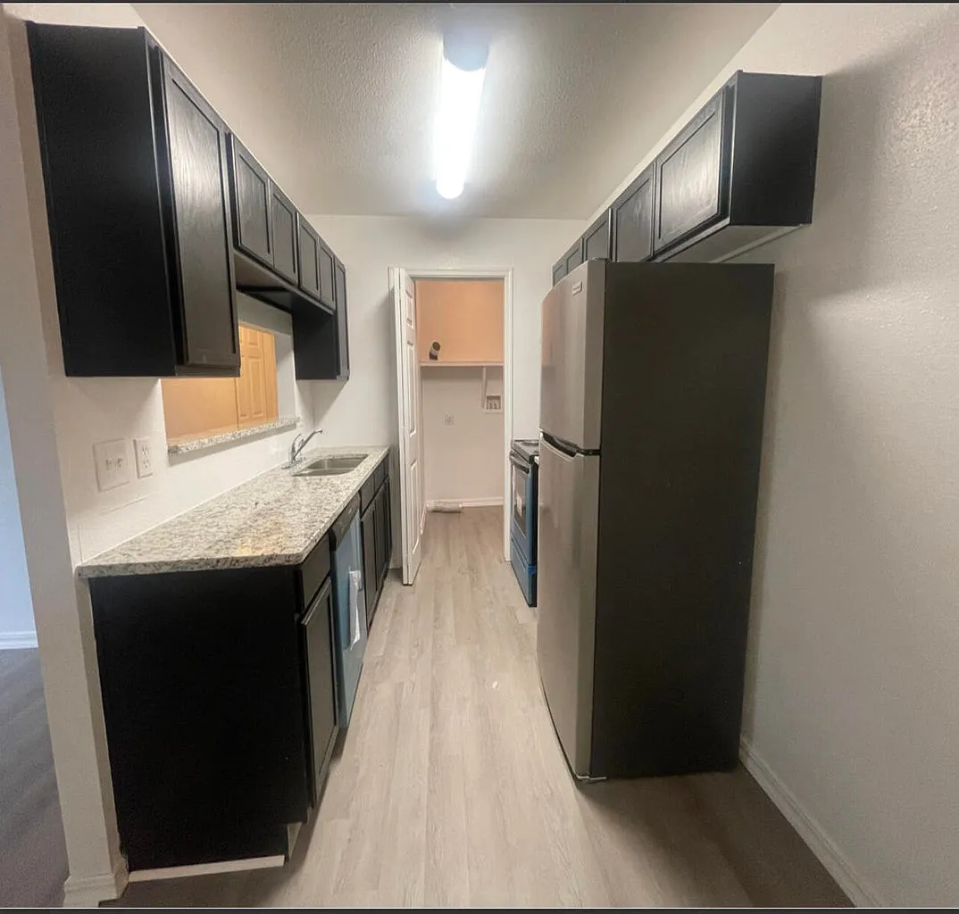 Viola Apartments - 200 — Photo 3