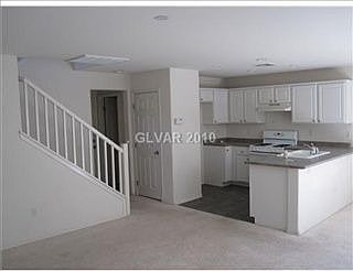 4th image of 10333 Adrianna Ave