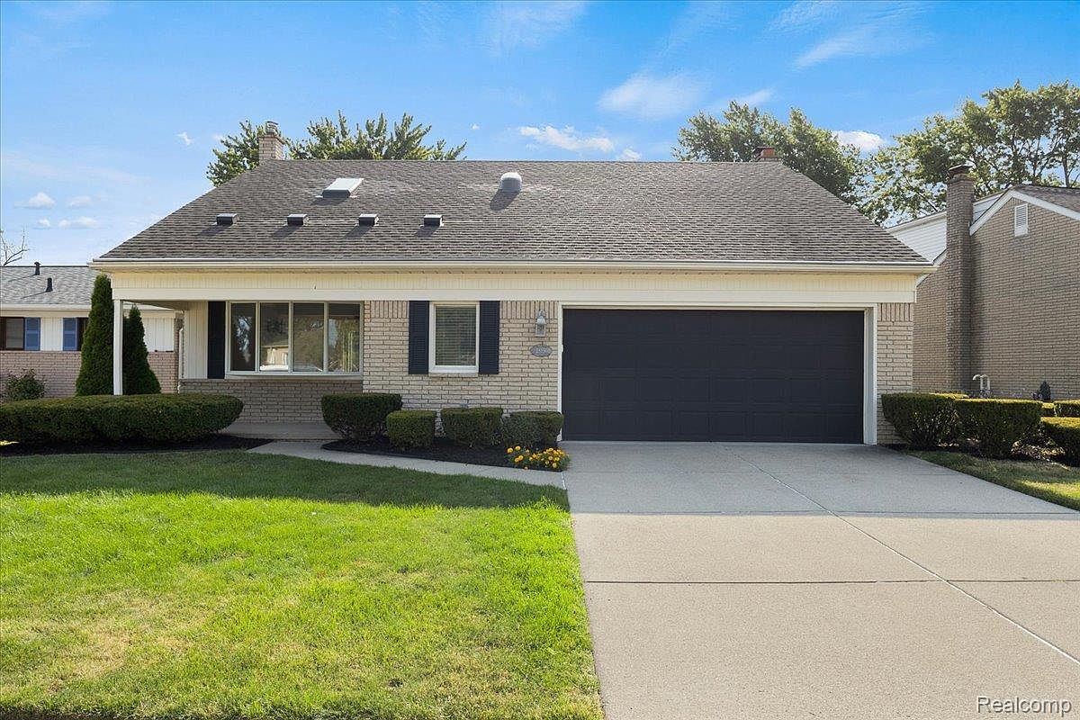 28550 Malvina Dr, Warren, MI 48088