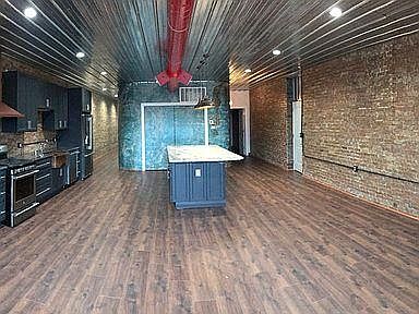 3rd image of 345 Lincoln Way W
