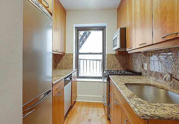 4th image of 425 Central Park W APT 5J