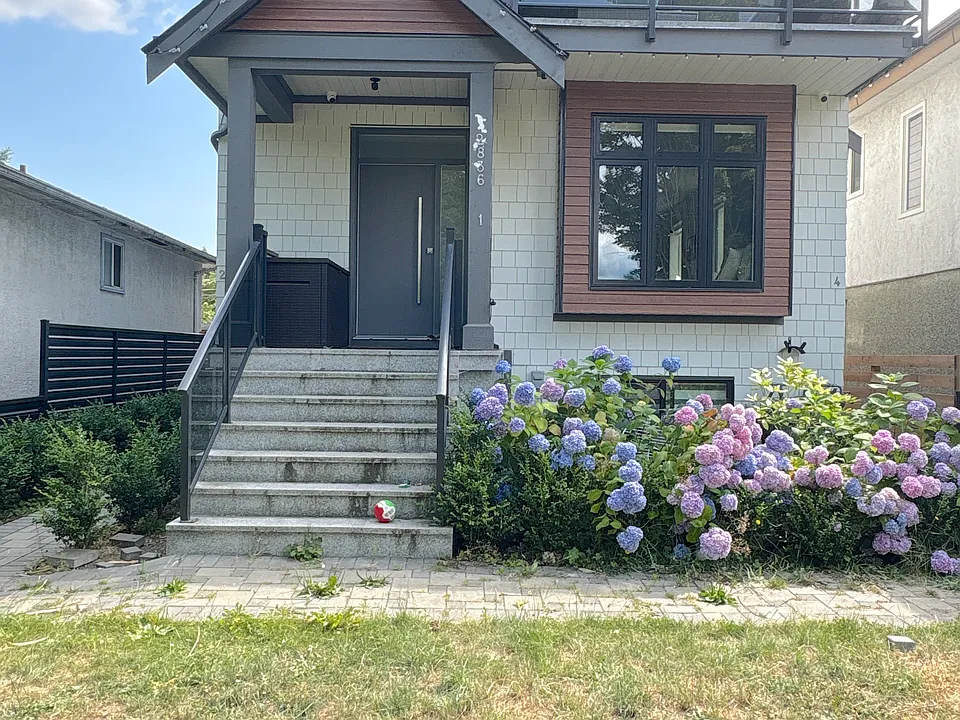 2836 E 16th Ave #201
