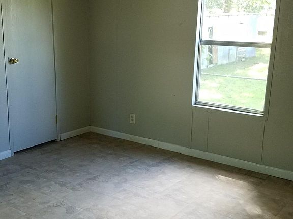3rd image of 725 Parkview Dr