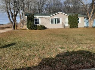 516 W 7th St, Litchfield, MN 55355