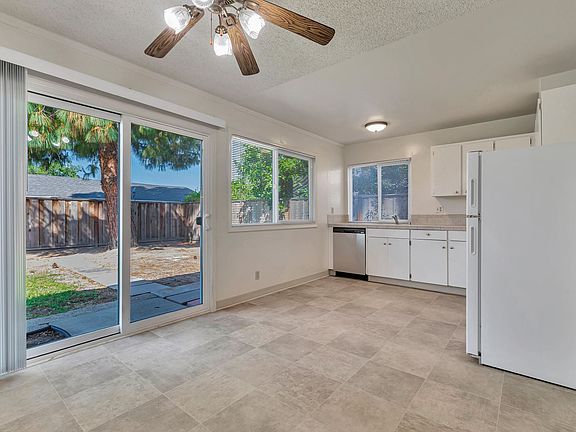 3rd image of 1687 Goldentree Dr