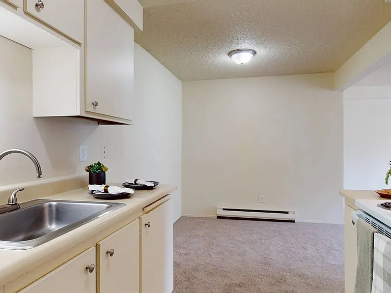 Lakeside Apartments — Photo 3